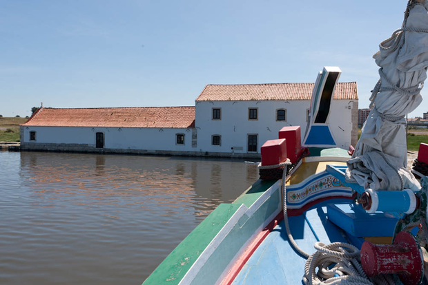 Embarcação no Moinho de Maré de Corroios