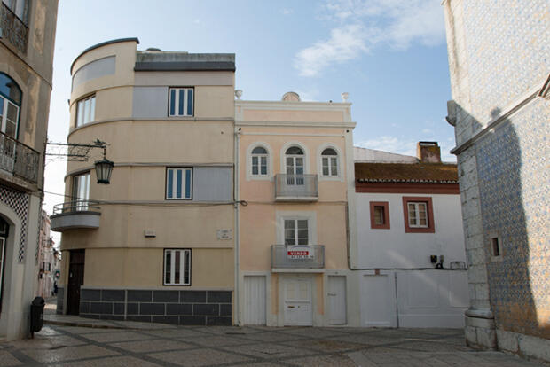 Edifício na Rua 1.º de Dezembro